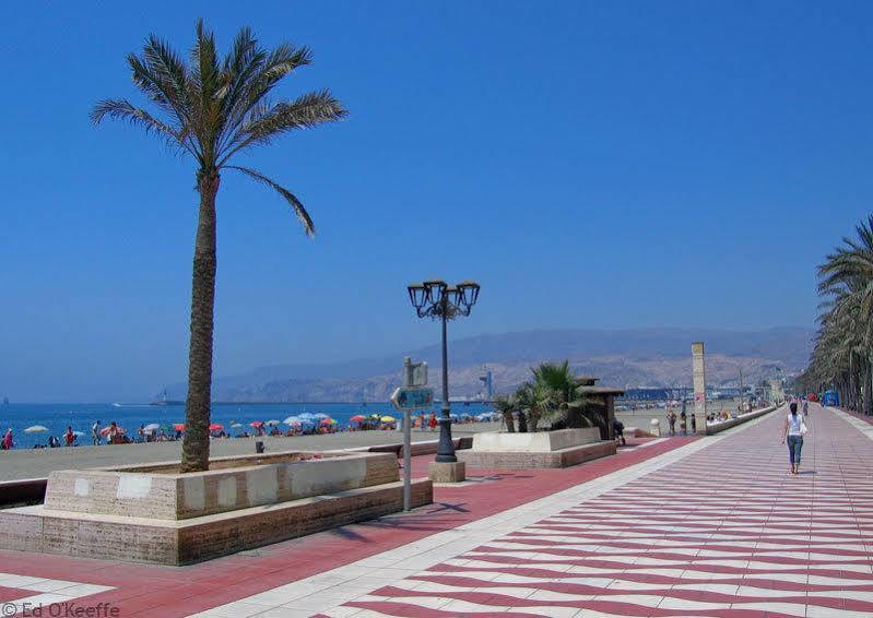 Apartamentos 16:9 Playa Suites Almeria Exterior foto